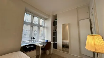 Renting out a 9m2 room from May 1st in a lovely, quiet luxury apartment by Sortedam lake.